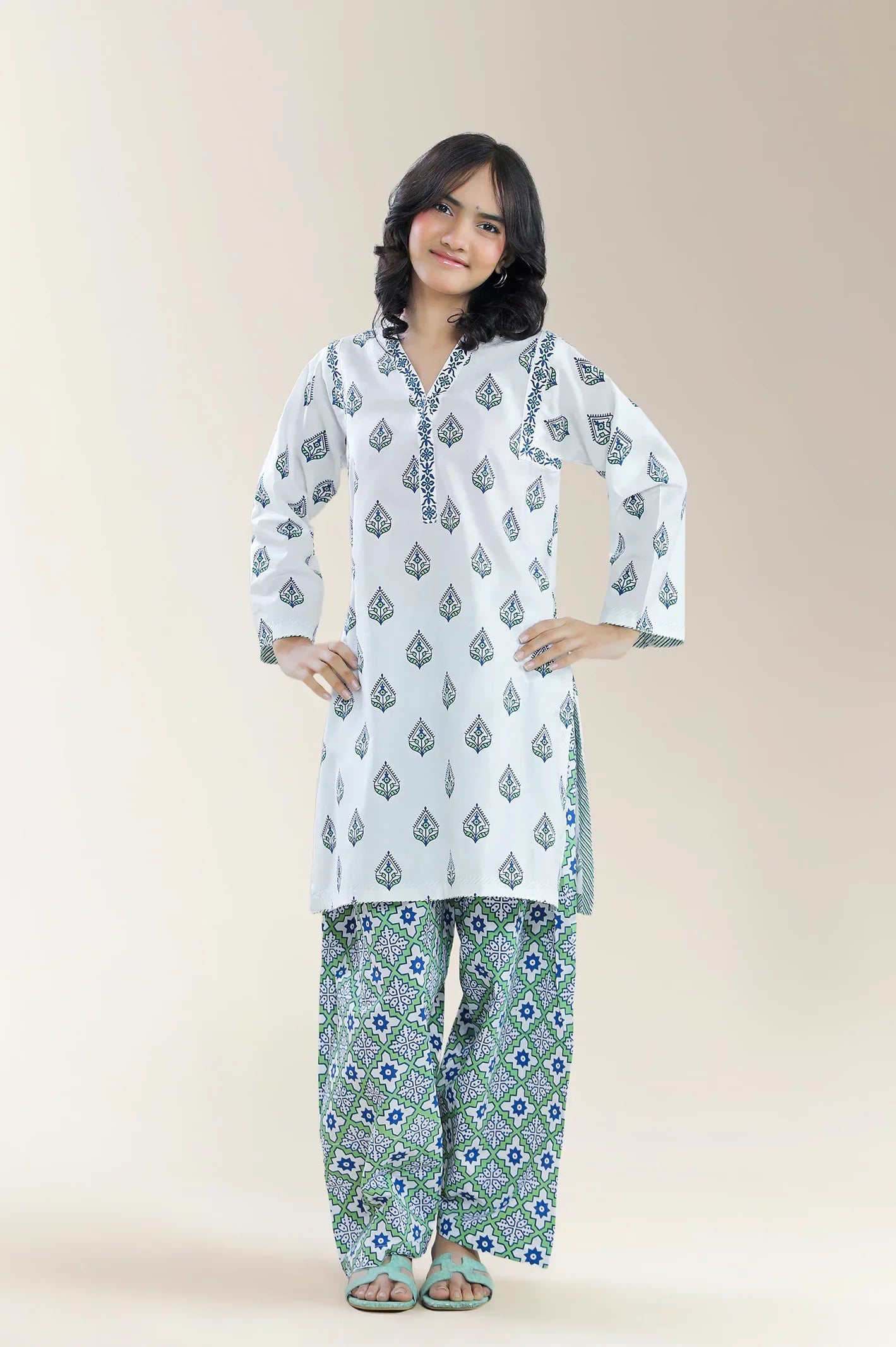Printed Cambric White Teens 2Pc