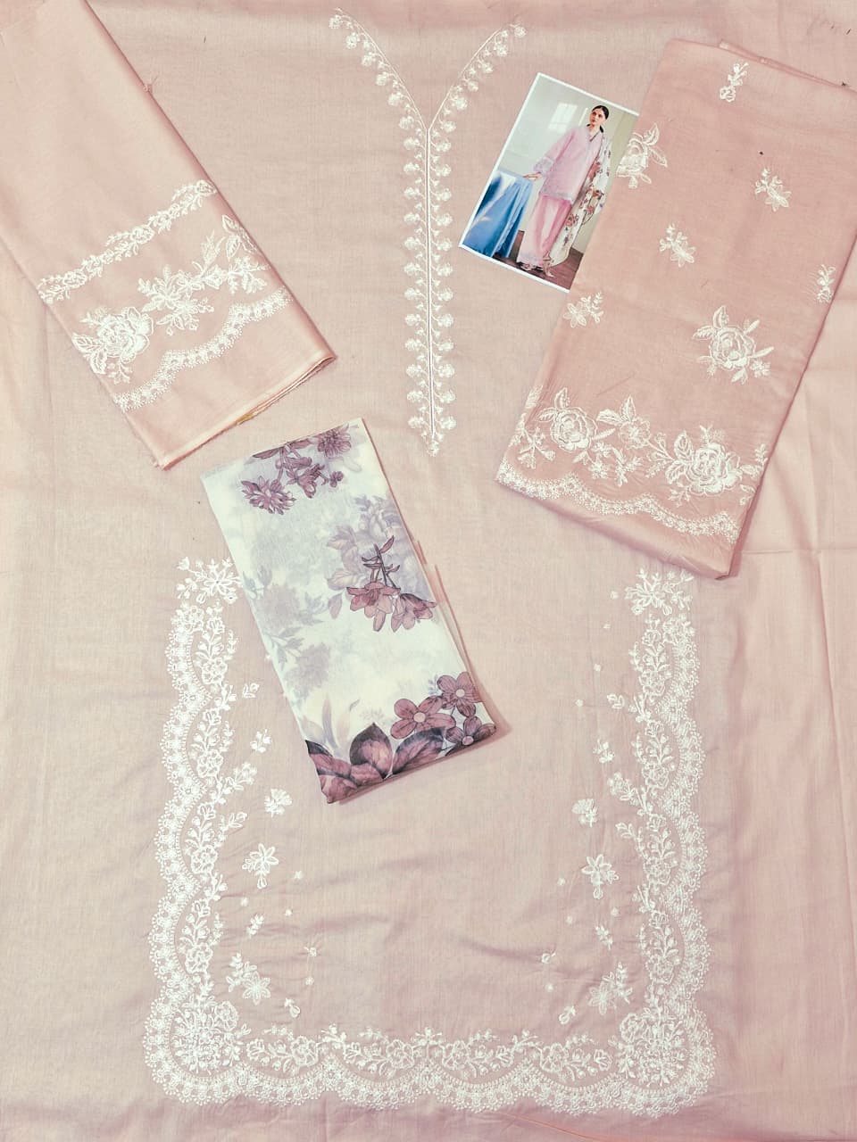 Blush Pink Embroidered Lawn Suit with Chiffon Printed Dupatta – Elegant Women’s Wear